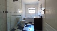 Bathroom 1 - 7 square meters of property in Die Hoewes