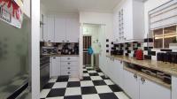 Kitchen - 12 square meters of property in Die Hoewes