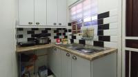 Kitchen - 12 square meters of property in Die Hoewes