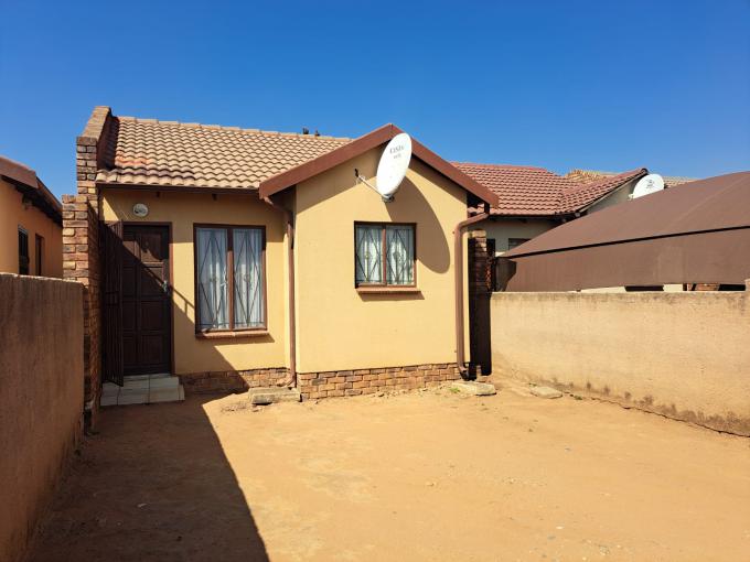 2 Bedroom House for Sale For Sale in Soshanguve - MR646786