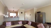 Lounges - 14 square meters of property in Heatherview