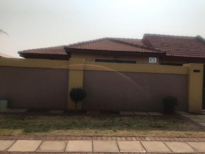 3 Bedroom House for Sale For Sale in Lenasia - MR646810