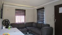 Lounges - 10 square meters of property in Lenasia