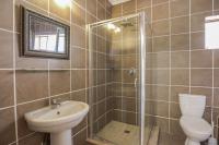 Main Bathroom - 11 square meters of property in Rosebank - JHB