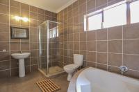 Main Bathroom - 11 square meters of property in Rosebank - JHB