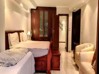 Bed Room 1 - 21 square meters of property in Northcliff