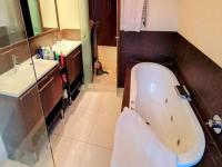 Bathroom 1 - 6 square meters of property in Northcliff