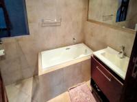 Main Bathroom - 11 square meters of property in Northcliff