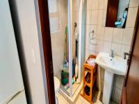 Bathroom 2 - 9 square meters of property in Northcliff