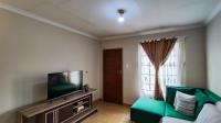 Lounges - 14 square meters of property in Palm Ridge