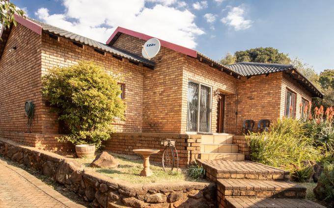 3 Bedroom Duet for Sale For Sale in Garsfontein - MR647039