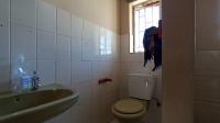 Bathroom 2 - 7 square meters of property in Doornpoort