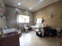 Bathroom 1 of property in Pretoria Gardens