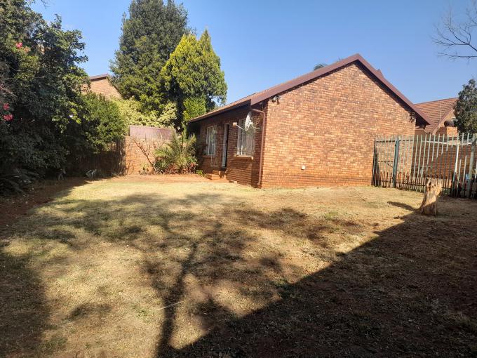 2 Bedroom Simplex for Sale For Sale in Zwartkop - MR647115