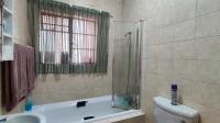 Bathroom 1 - 5 square meters of property in Farrar Park