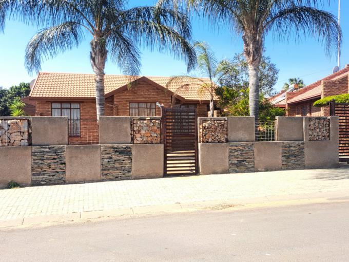 3 Bedroom House for Sale For Sale in Soshanguve East - MR647257