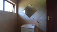 Bathroom 1 - 7 square meters of property in Klopperpark