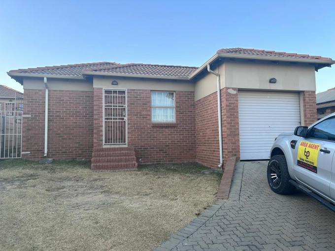 3 Bedroom House for Sale For Sale in Olievenhoutbos - MR647308