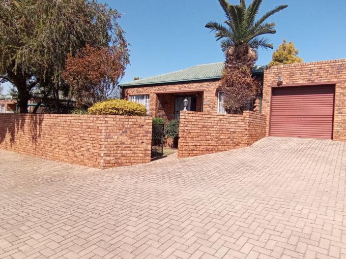 3 Bedroom Sectional Title for Sale For Sale in Zwartkop - MR647334