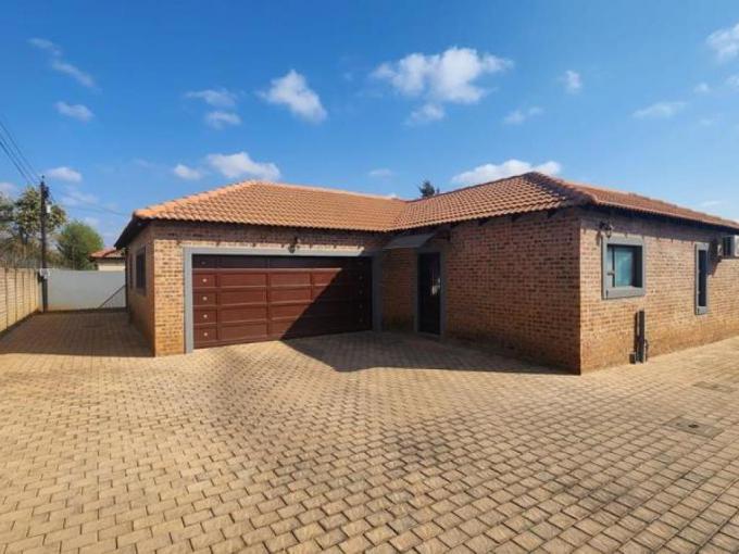 4 Bedroom House for Sale For Sale in Doornpoort - MR647345