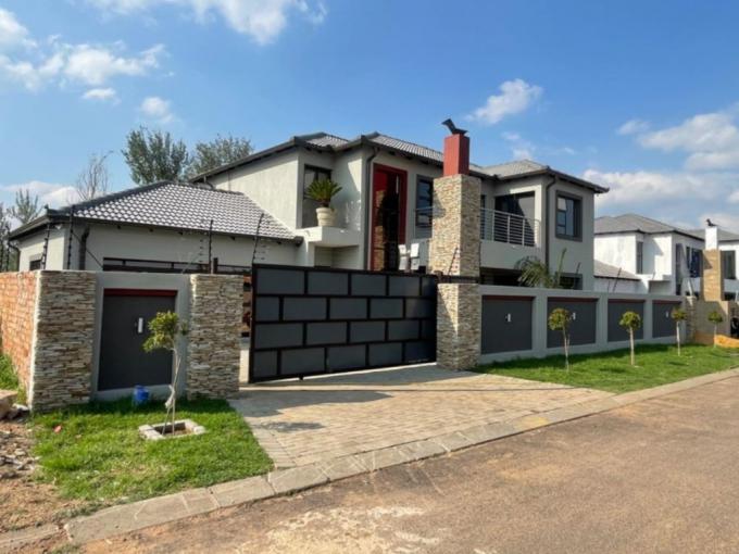 4 Bedroom House to Rent in Middelburg - MP - Property to rent - MR647453