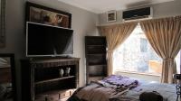 Bed Room 1 - 17 square meters of property in Loumarina