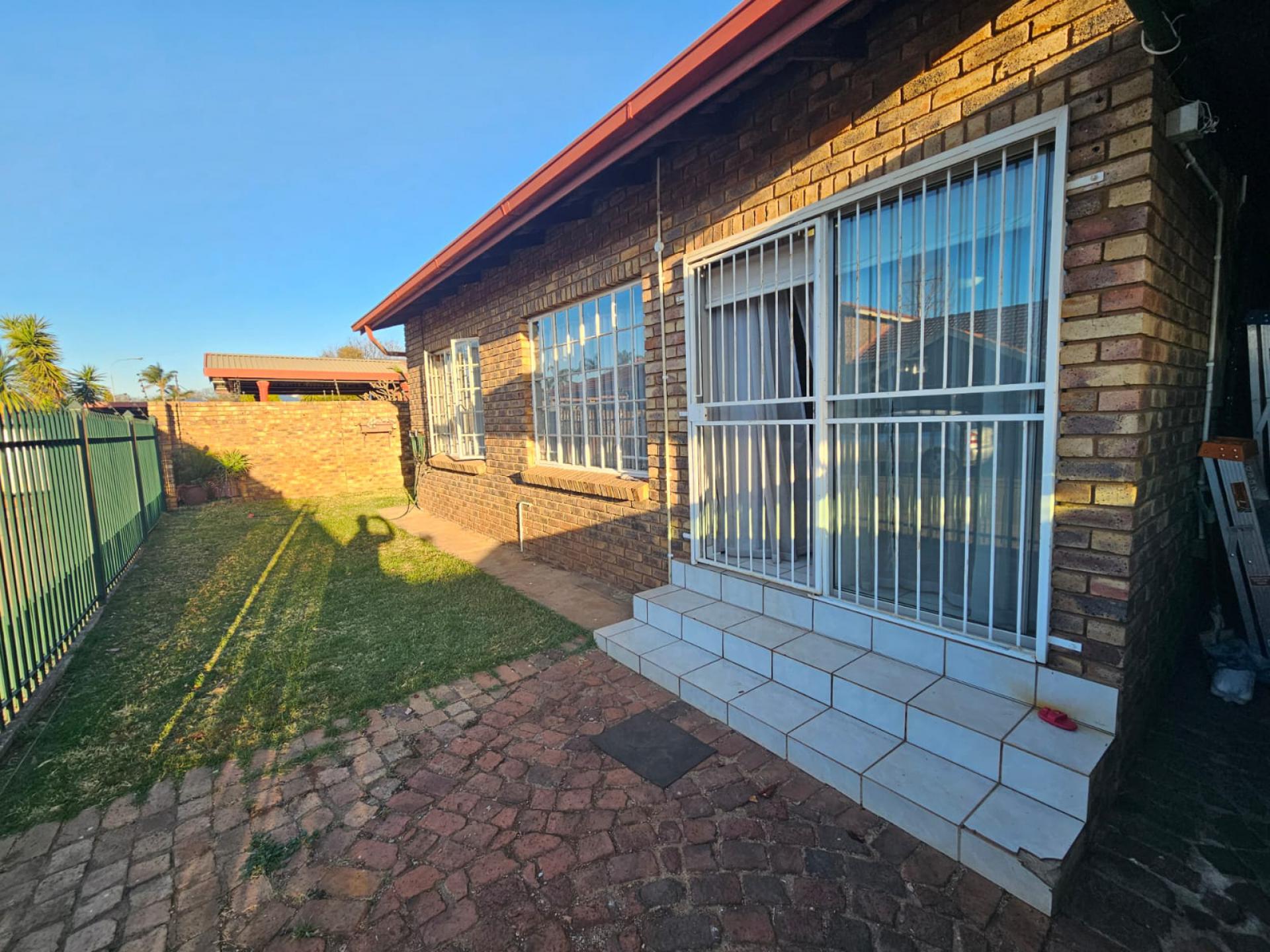  of property in Rooihuiskraal North