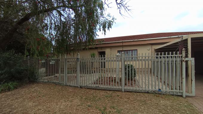 5 Bedroom Freehold Residence for Sale For Sale in Rietfontein - Home Sell - MR647567