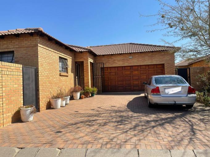 3 Bedroom Sectional Title for Sale For Sale in Alberton - MR647652