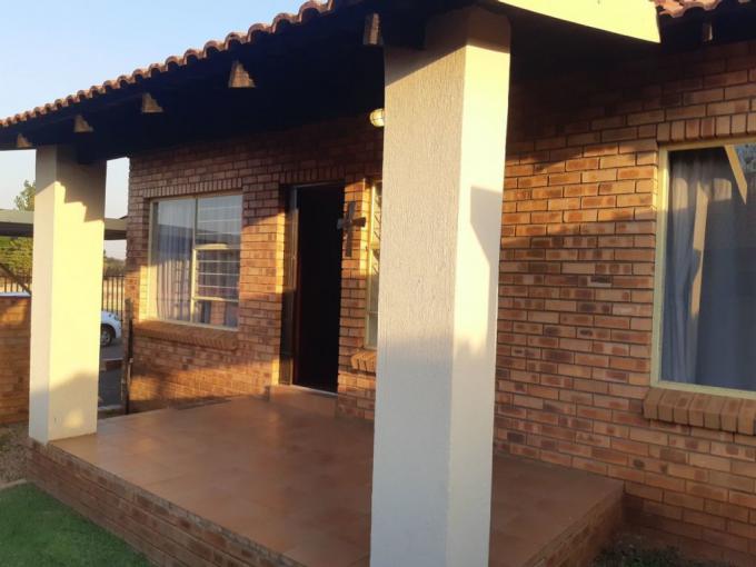 2 Bedroom Simplex for Sale For Sale in Middelburg - MP - MR647667