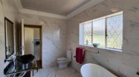 Main Bathroom - 10 square meters of property in Selcourt