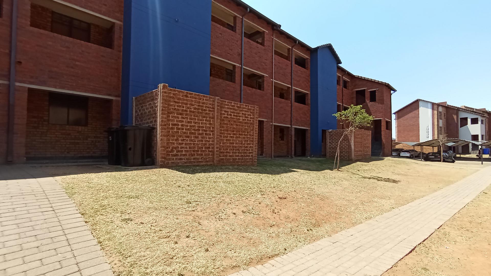 Front View of property in Olifantsvlei 327-Iq