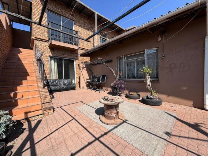 15 Bedroom House for Sale For Sale in Sophiatown - MR648049