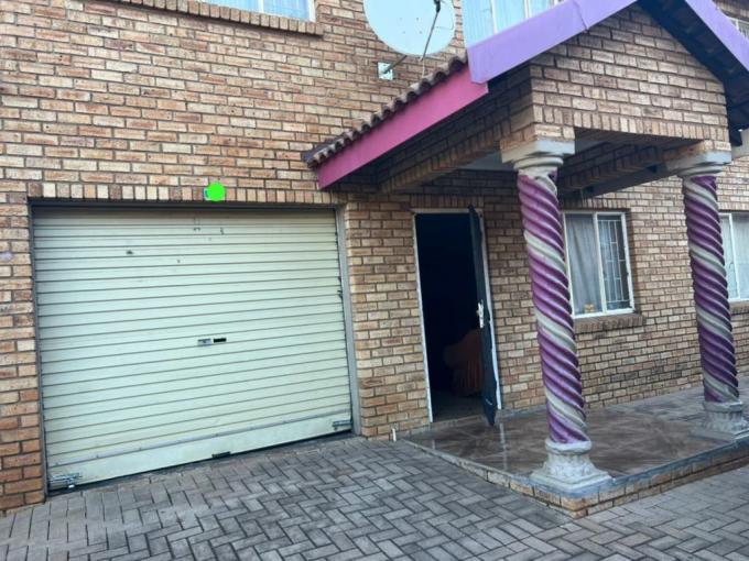 2 Bedroom Apartment for Sale For Sale in Rustenburg - MR648067