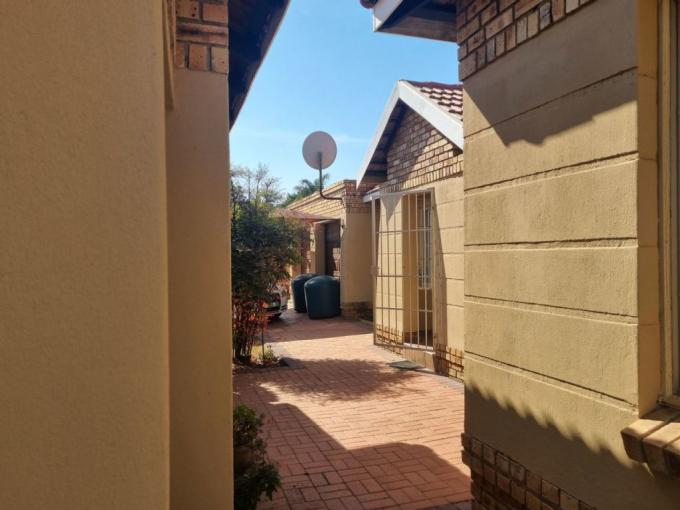 3 Bedroom Simplex for Sale For Sale in Waterval East - MR648073