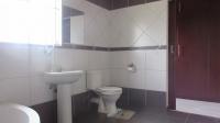 Main Bathroom - 11 square meters of property in Maraisburg