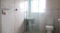 Bathroom 2 - 4 square meters of property in Maraisburg