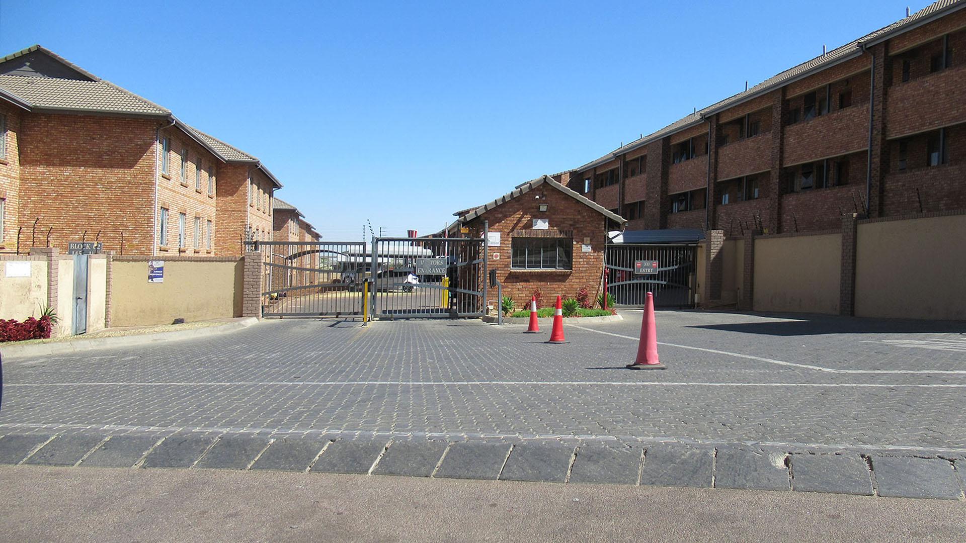 Front View of property in Grand Central