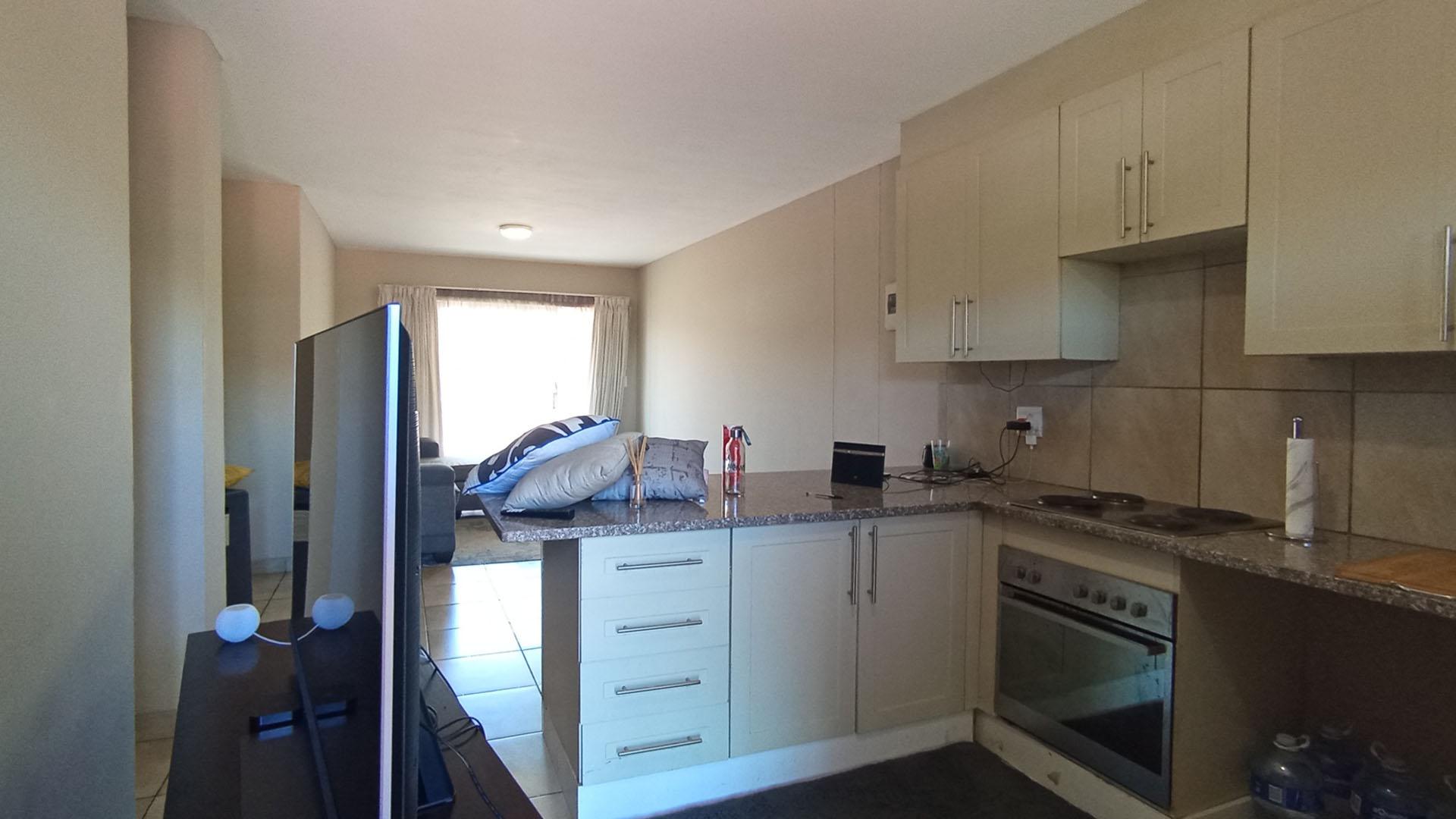 Kitchen - 11 square meters of property in Annlin West