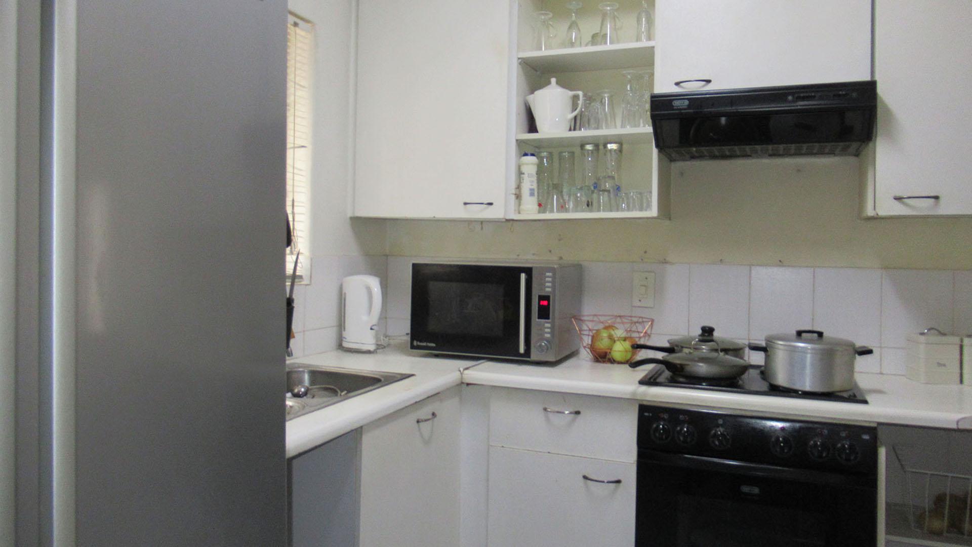 Kitchen - 8 square meters of property in Northgate (JHB)