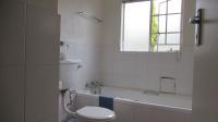 Main Bathroom - 5 square meters of property in Northgate (JHB)