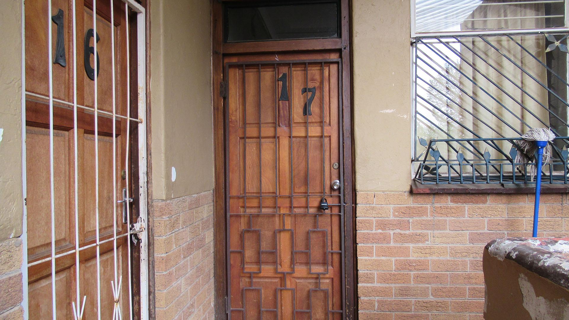 Front View of property in Florida Lake