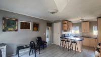 Lounges - 19 square meters of property in Brackendowns