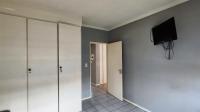 Bed Room 2 - 13 square meters of property in Brackendowns