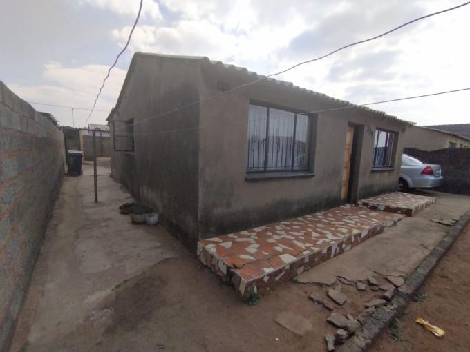 2 Bedroom House for Sale For Sale in Mofolo North - MR648296