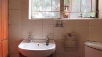 Bathroom 2 - 4 square meters of property in Wilropark