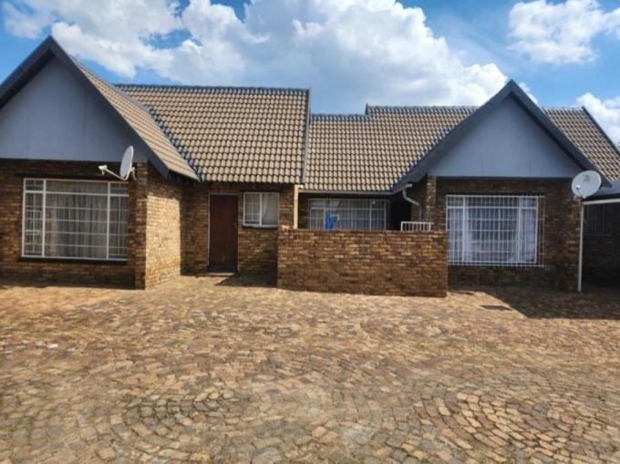 2 Bedroom Simplex for Sale For Sale in Middelburg - MP - MR648467