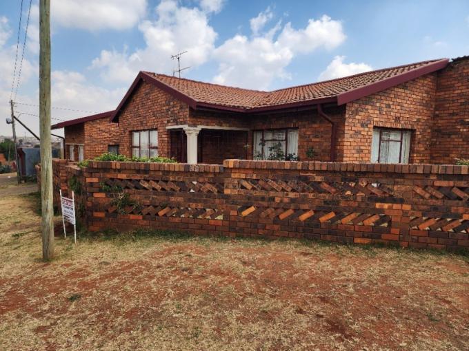 3 Bedroom House for Sale For Sale in Lenasia South - MR648477