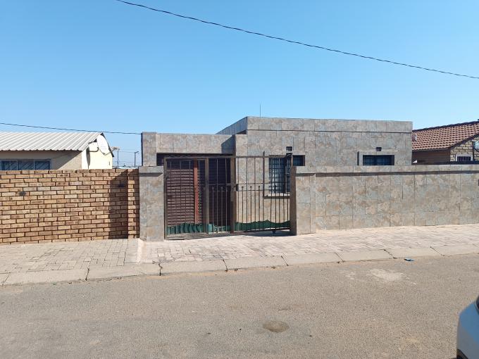 2 Bedroom House for Sale For Sale in Rietvallei - MR648517