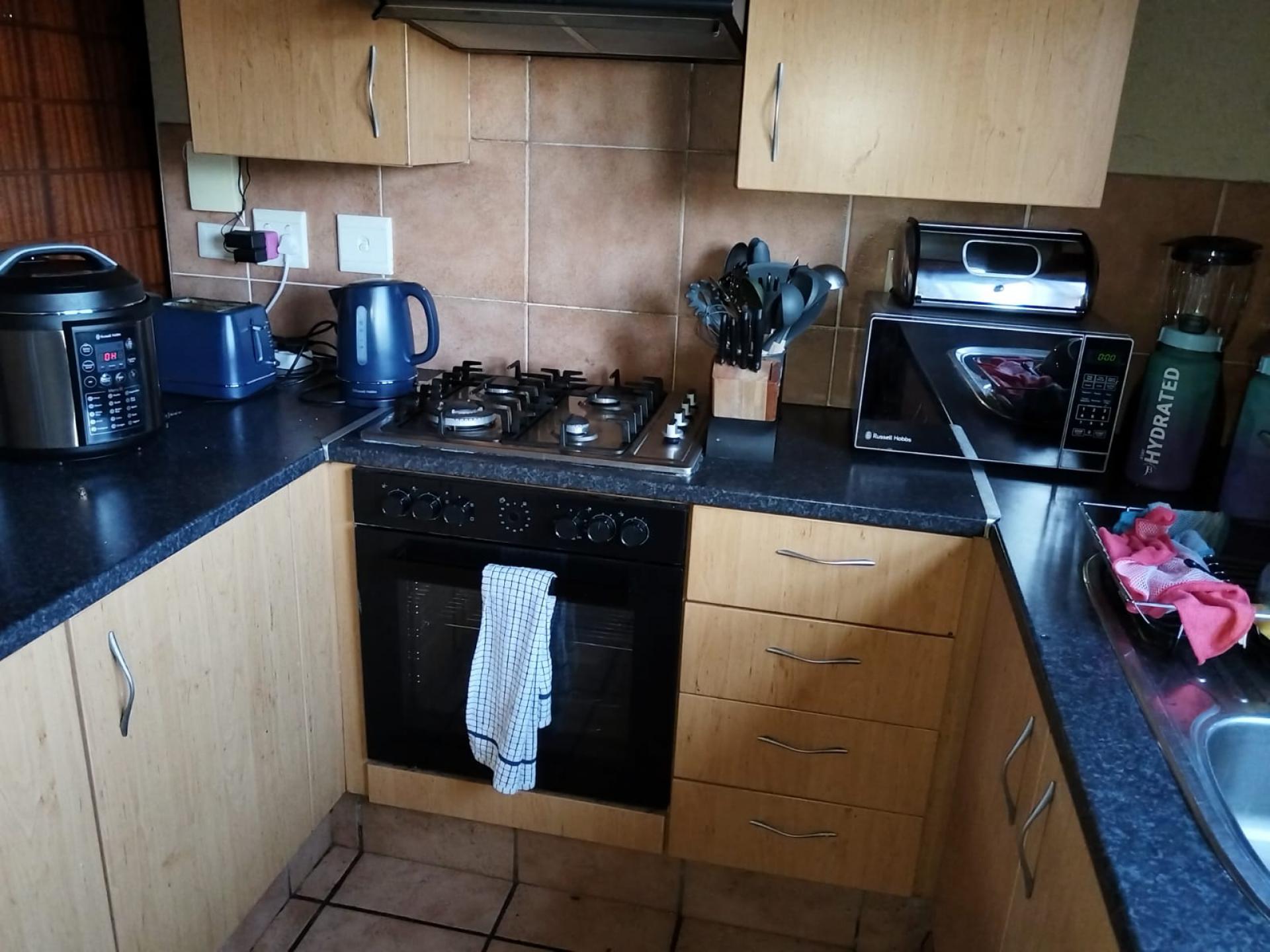 Kitchen of property in Sunninghill